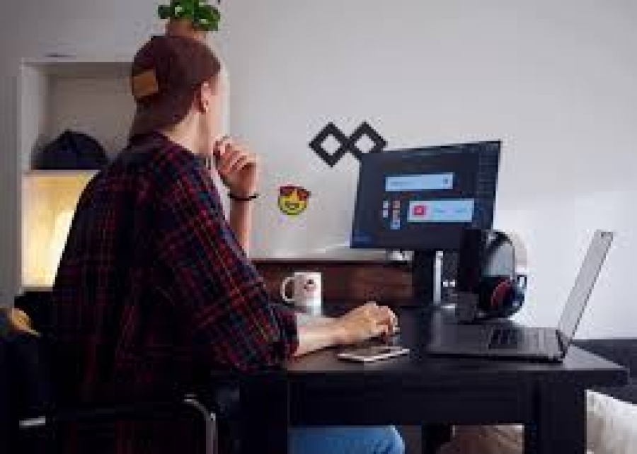 Freelancer Blogging: Boost Your Online Presence